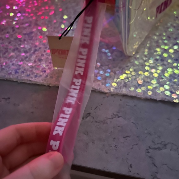 $9.99 SHIPPING ✨PINK Victoria’s Secret Iridescent Make Up Bag ✨ - Picture 3 of 3